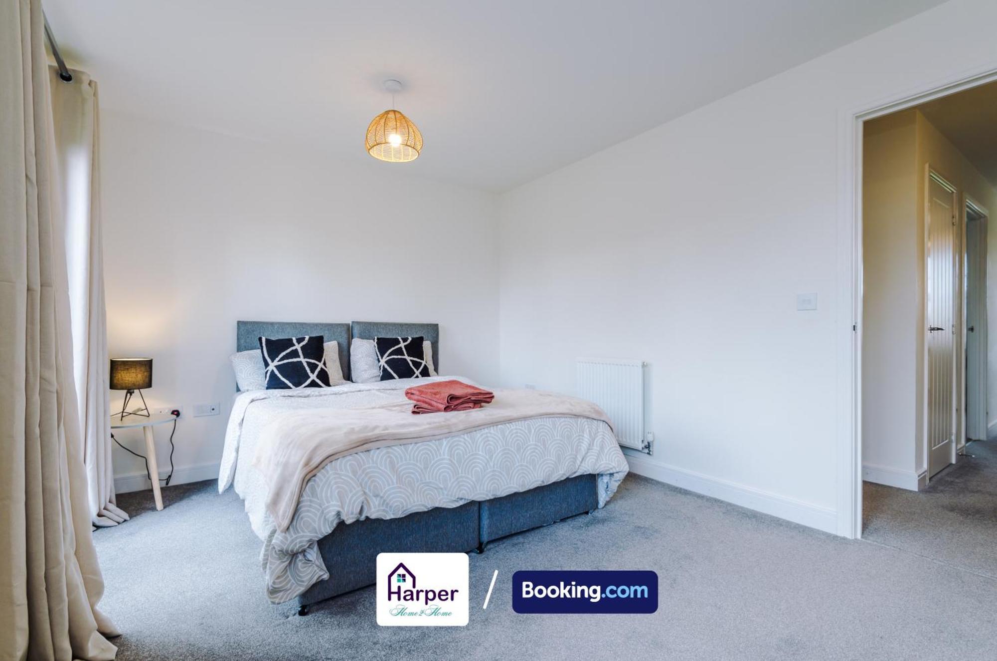 Prime Location 3 Storey By Harperletting Short Lets & Serviced Accommodation Chester With Driveway Long Or Short Stays Hough Green Eksteriør bilde