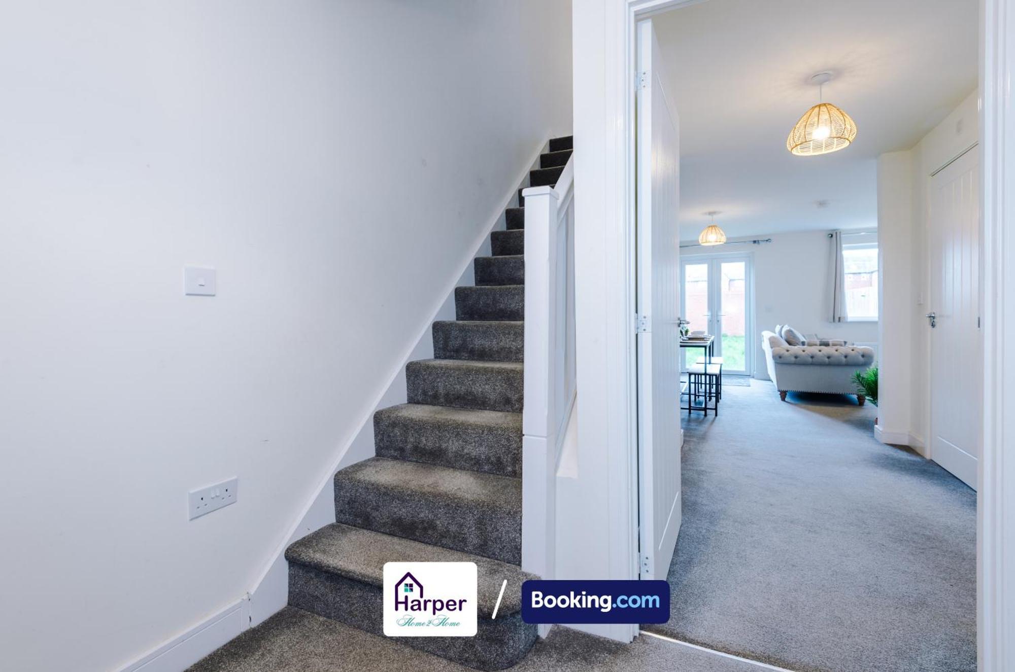 Prime Location 3 Storey By Harperletting Short Lets & Serviced Accommodation Chester With Driveway Long Or Short Stays Hough Green Eksteriør bilde