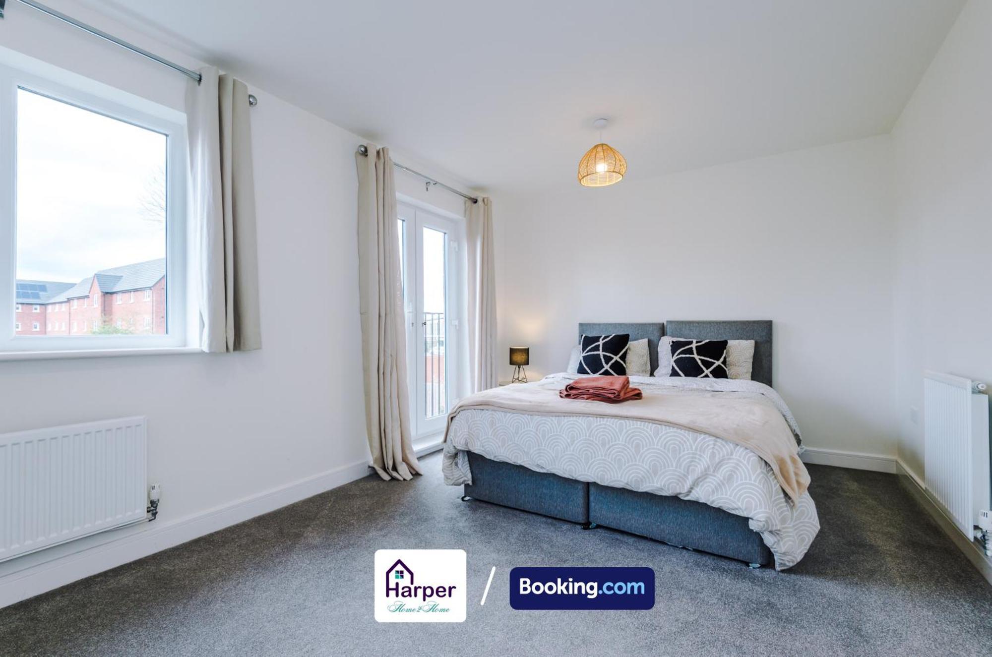 Prime Location 3 Storey By Harperletting Short Lets & Serviced Accommodation Chester With Driveway Long Or Short Stays Hough Green Eksteriør bilde