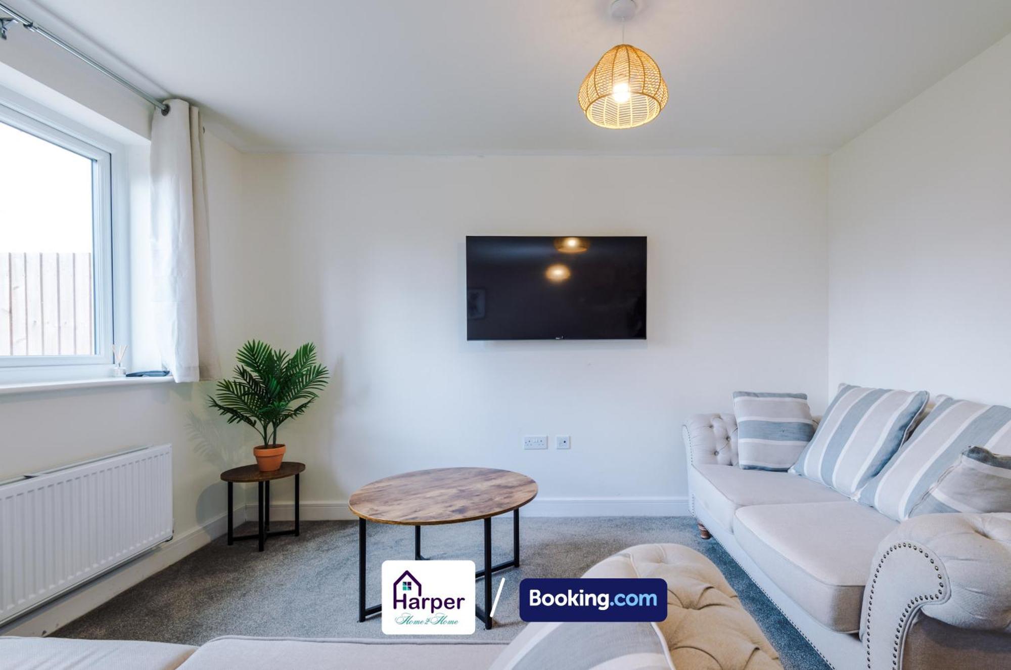 Prime Location 3 Storey By Harperletting Short Lets & Serviced Accommodation Chester With Driveway Long Or Short Stays Hough Green Eksteriør bilde