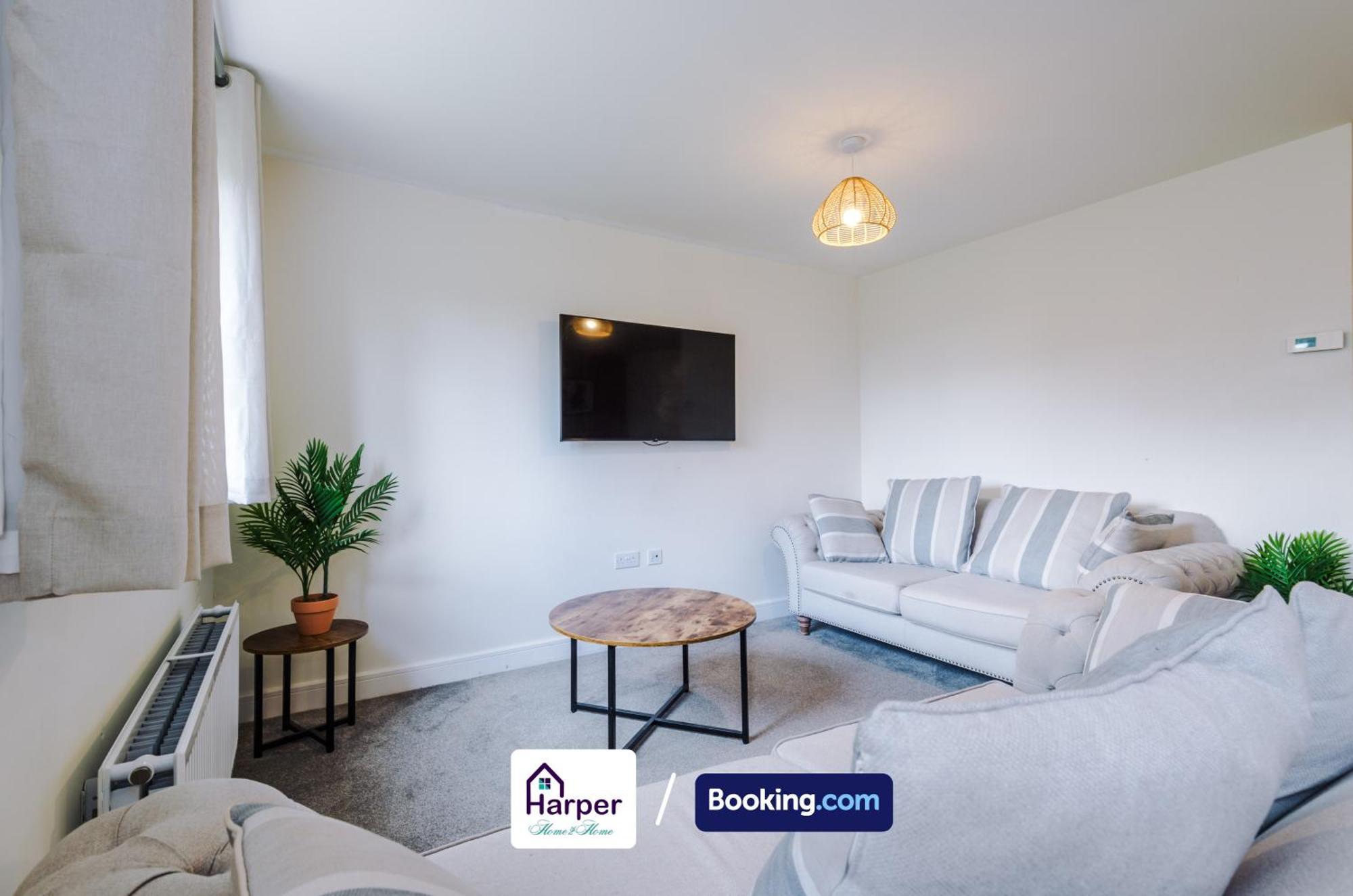 Prime Location 3 Storey By Harperletting Short Lets & Serviced Accommodation Chester With Driveway Long Or Short Stays Hough Green Eksteriør bilde