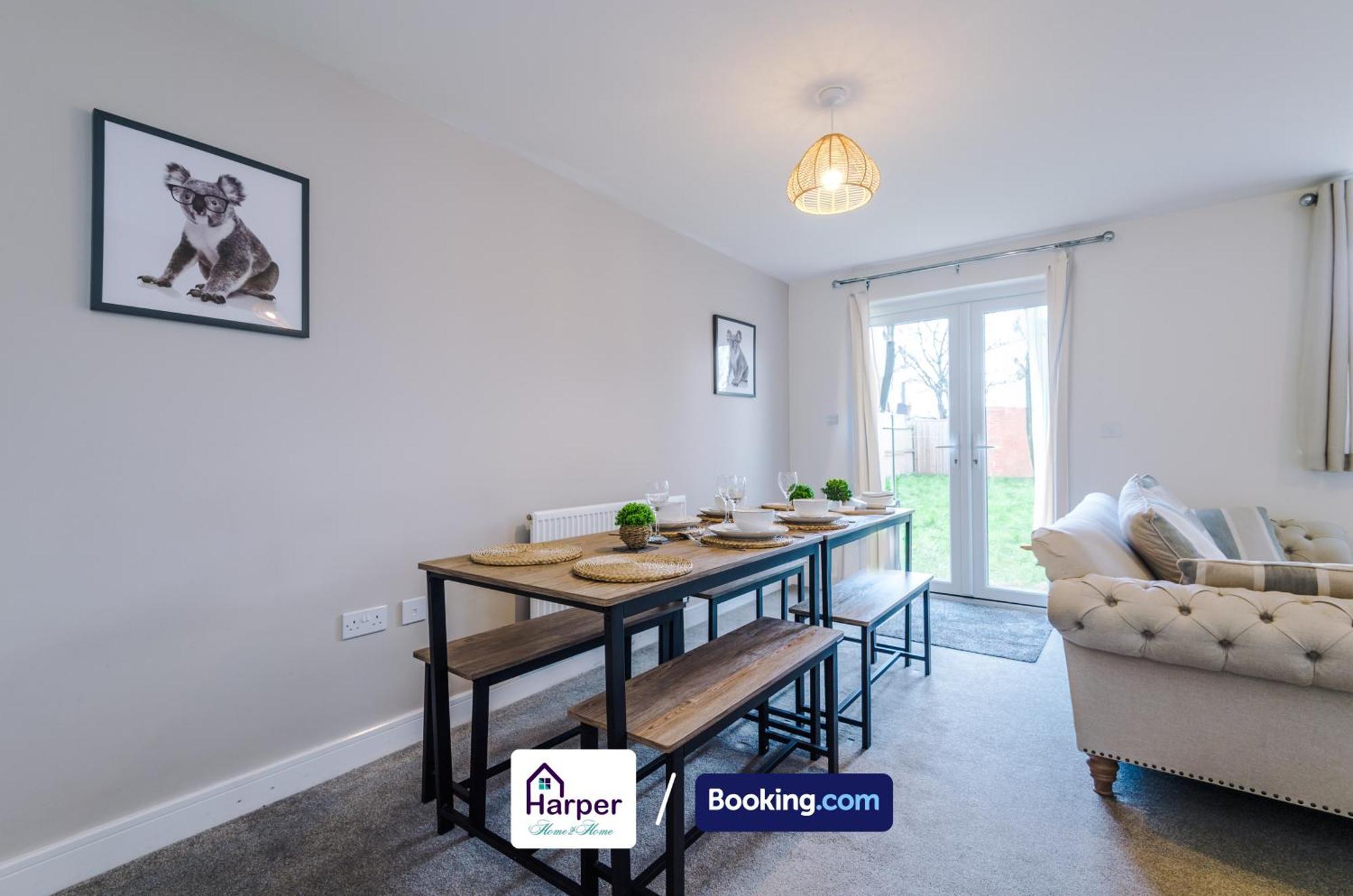Prime Location 3 Storey By Harperletting Short Lets & Serviced Accommodation Chester With Driveway Long Or Short Stays Hough Green Eksteriør bilde