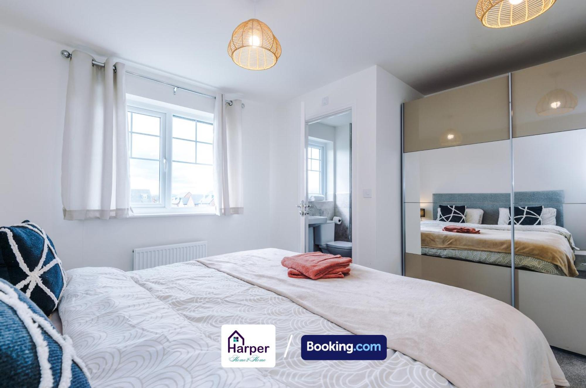 Prime Location 3 Storey By Harperletting Short Lets & Serviced Accommodation Chester With Driveway Long Or Short Stays Hough Green Eksteriør bilde