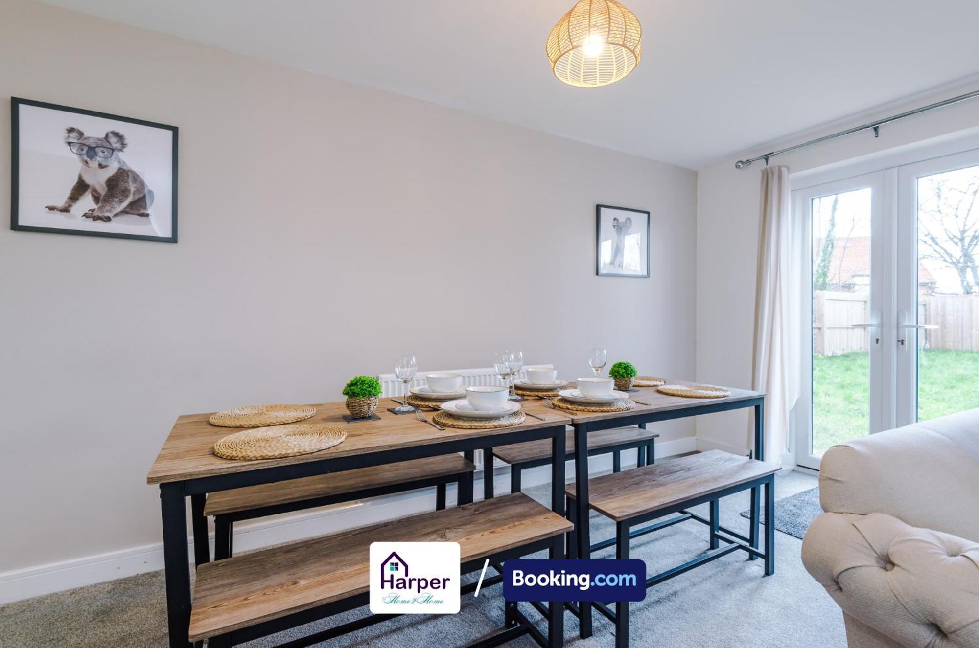Prime Location 3 Storey By Harperletting Short Lets & Serviced Accommodation Chester With Driveway Long Or Short Stays Hough Green Eksteriør bilde